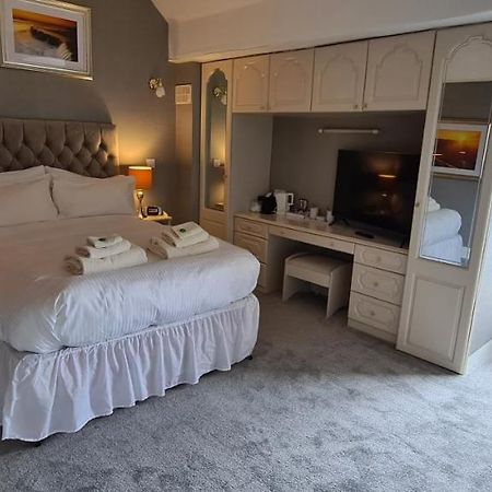 Sunnycroft Private Hotel ลันดิดโน ภายนอก รูปภาพ