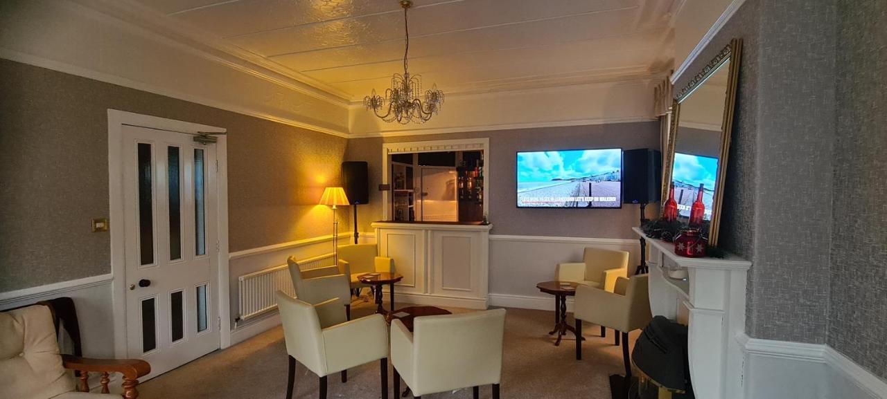 Sunnycroft Private Hotel ลันดิดโน ภายนอก รูปภาพ