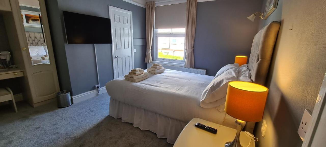 Sunnycroft Private Hotel ลันดิดโน ภายนอก รูปภาพ
