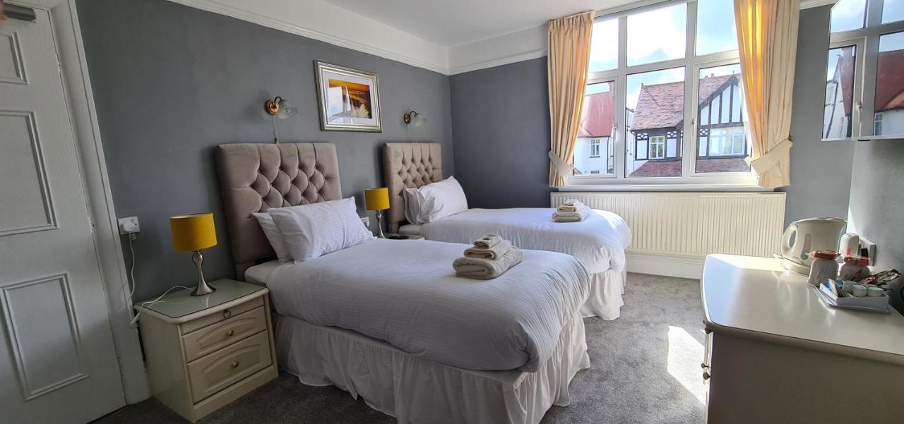 Sunnycroft Private Hotel ลันดิดโน ภายนอก รูปภาพ